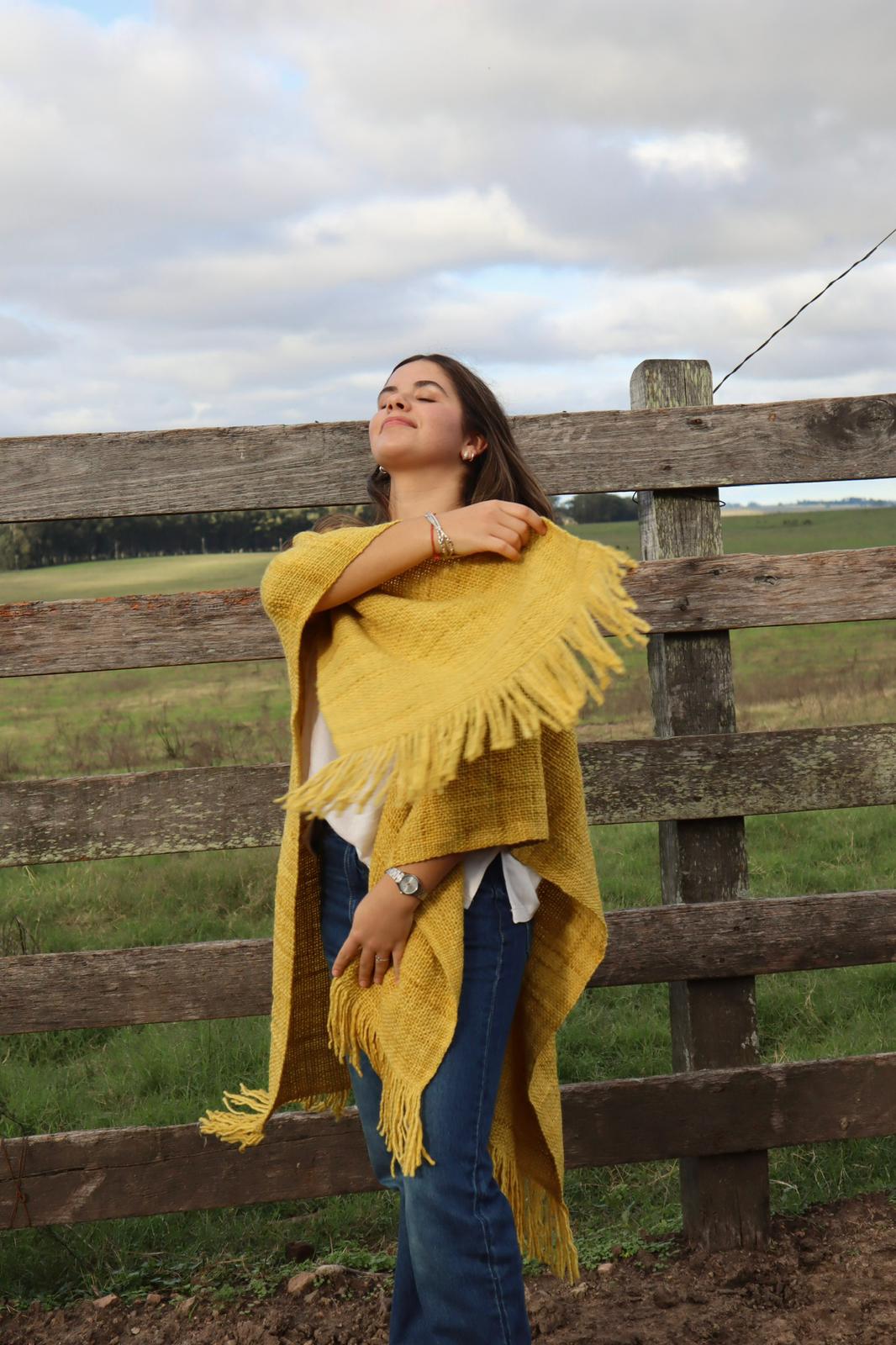 Ruana Rústica Fina Mostaza