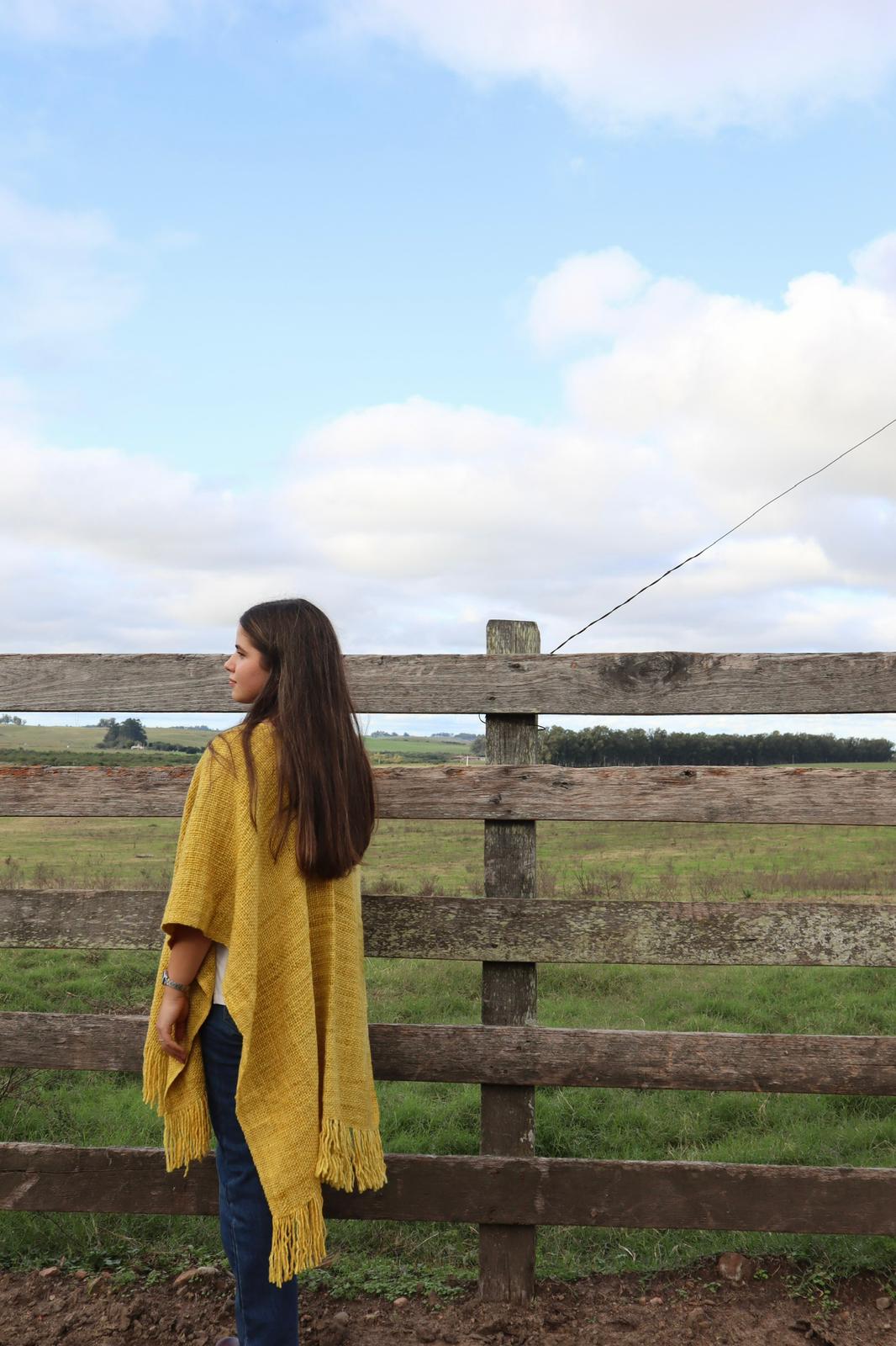 Ruana Rústica Fina Mostaza