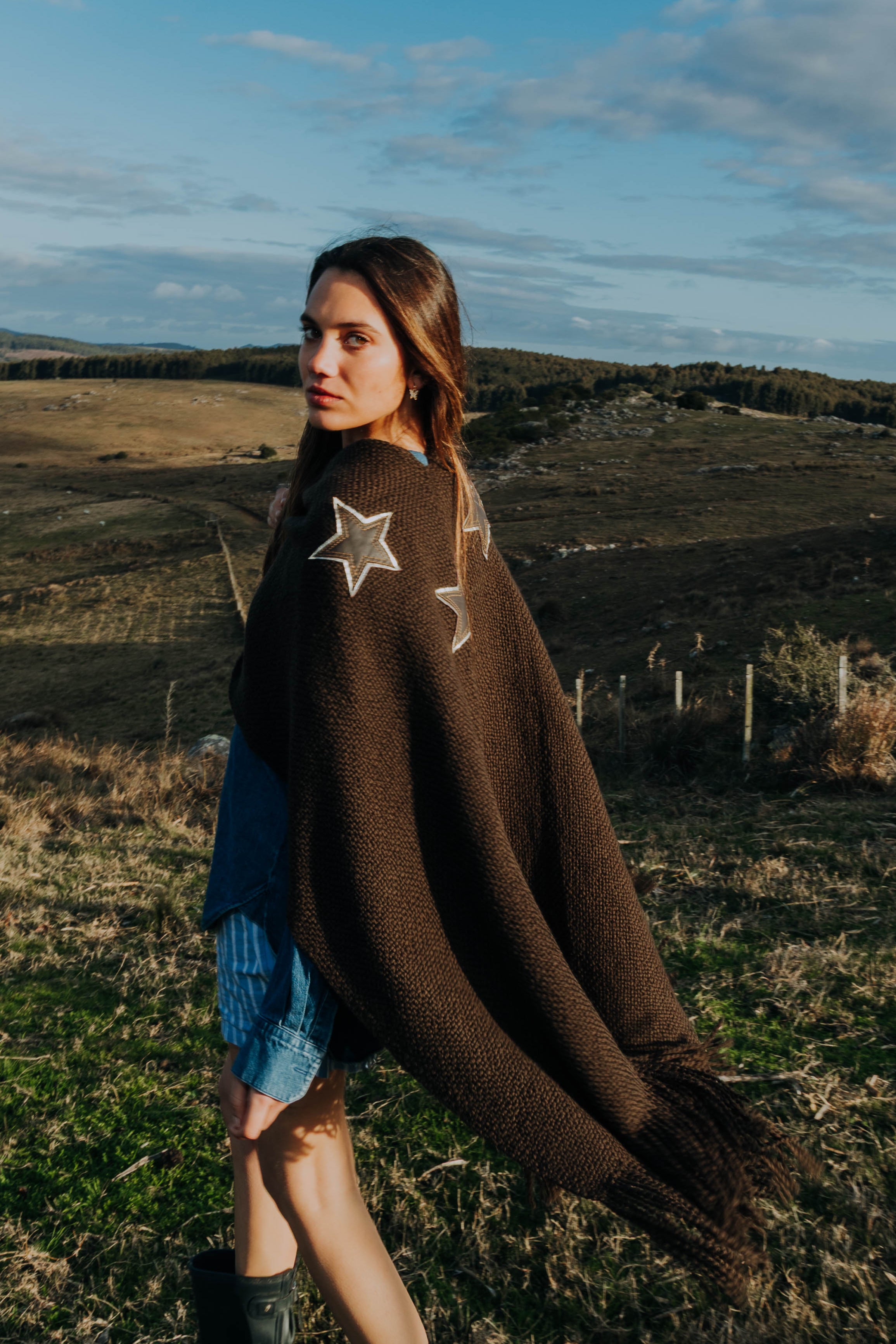 Ruana Milá Chocolate con Estrellas