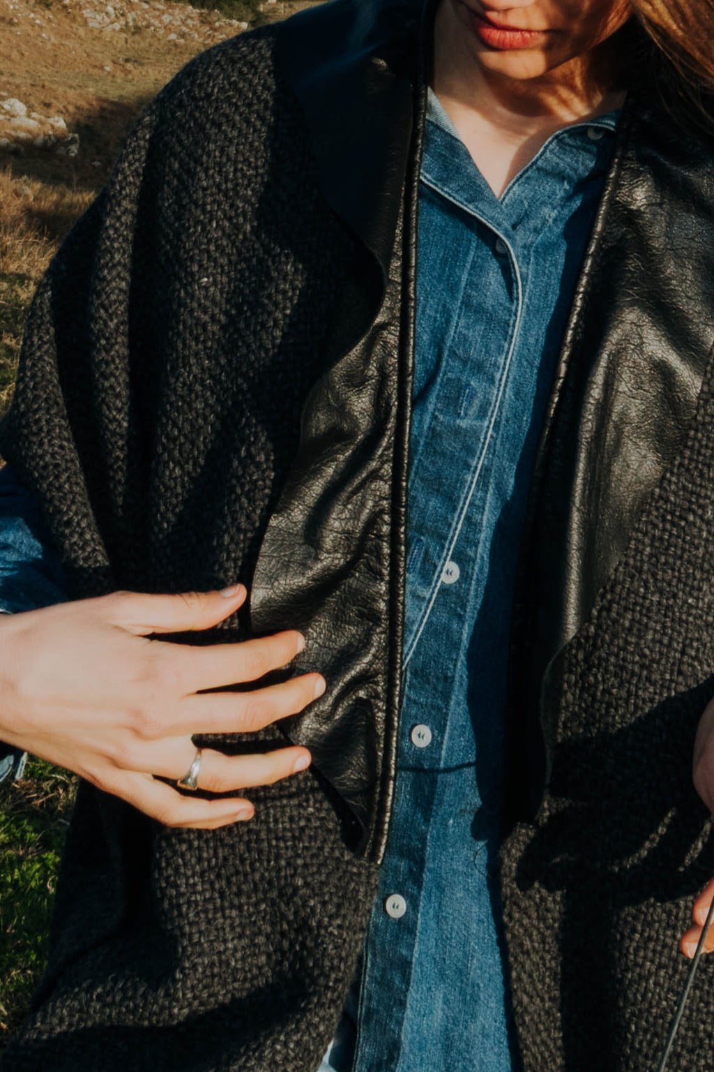 Ruana Mila Carbón con Cuello