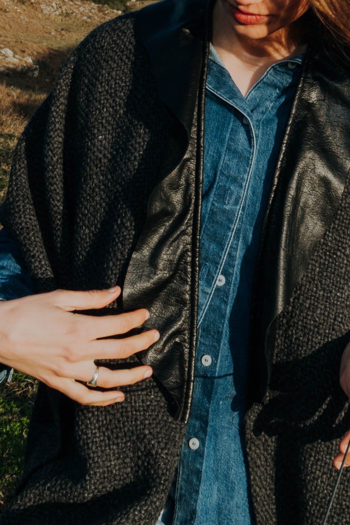 Ruana Mila Carbón con Cuello