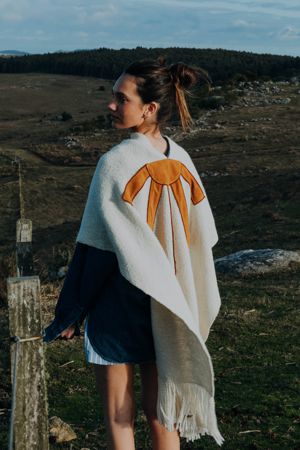 Ruana Mila Cruda con Sol