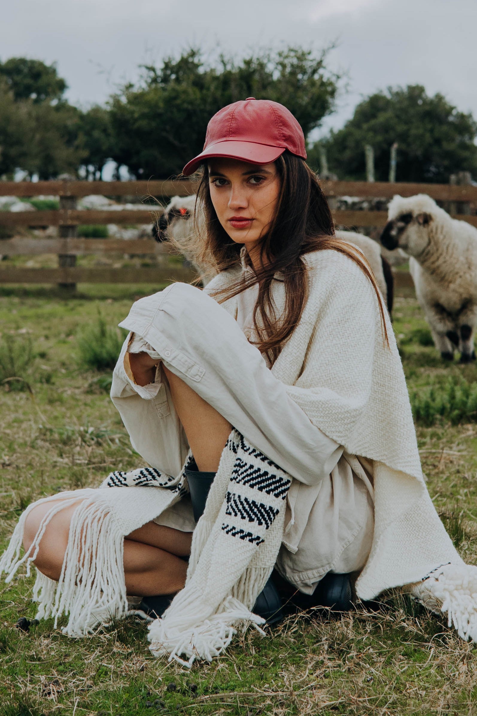 Ruana Rústica Gruesa Cruda con Franja