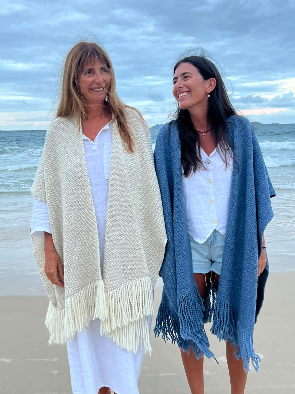 Ruana Mila Combinada Cruda y Arena