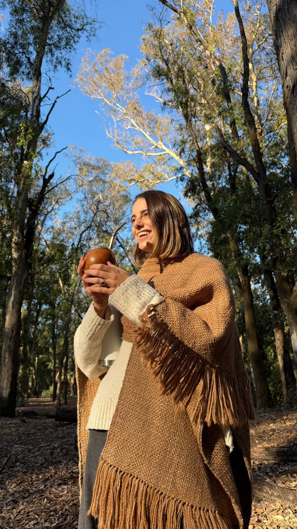 Ruana Amelia Camel con Brillo