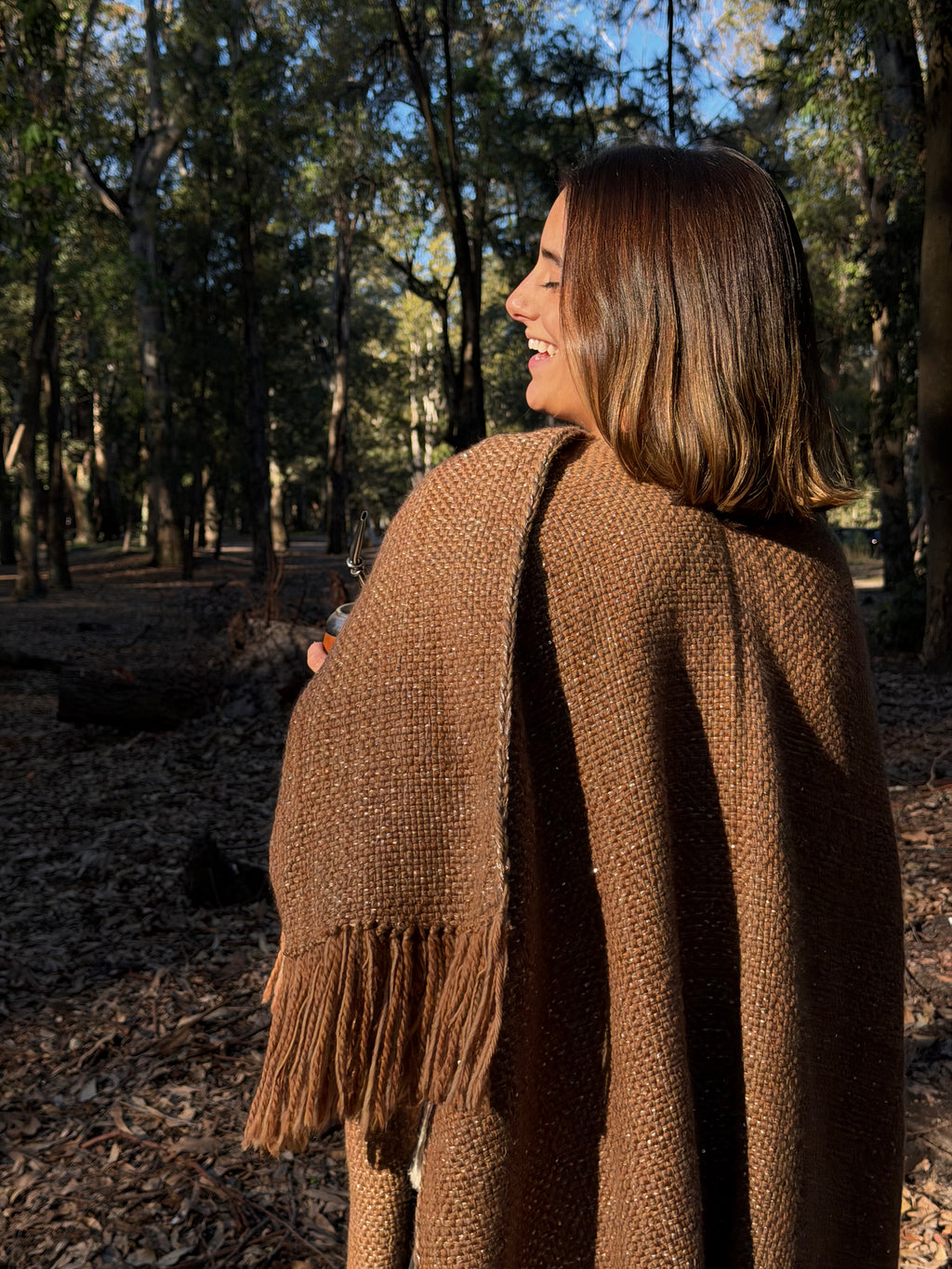 Ruana Amelia Camel con Brillo