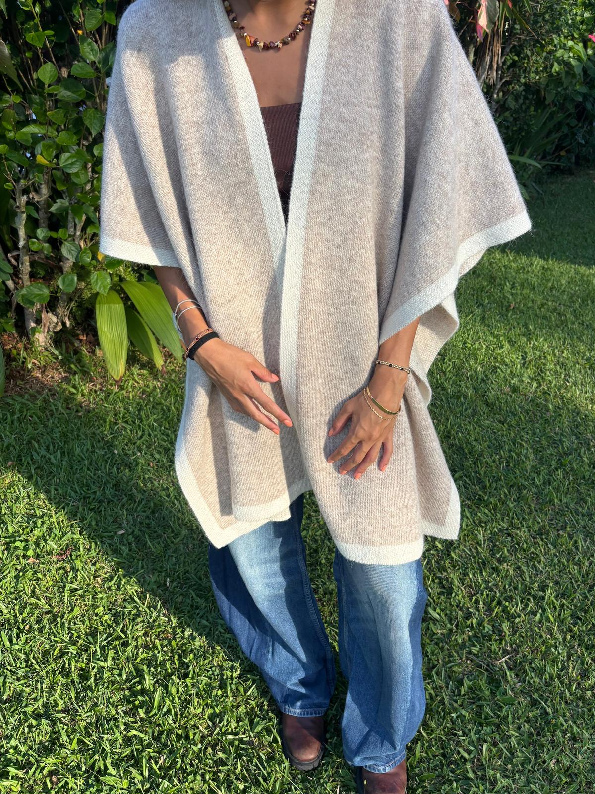 Ruana Civeta Beige con crudo