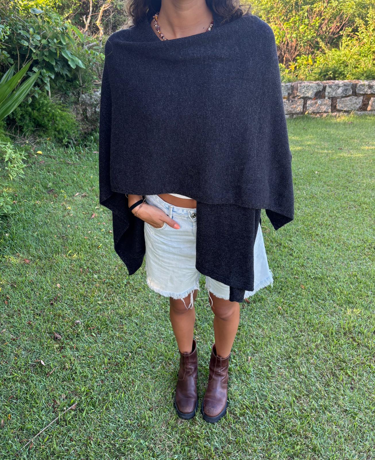 Ruana Moura Carbon