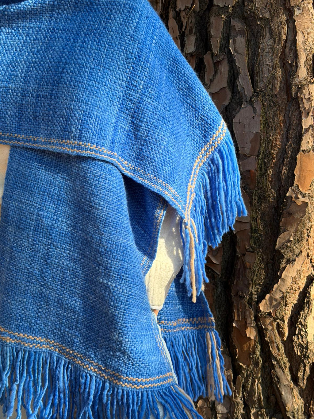 Ruana Rústica Azul con pespunte en beige